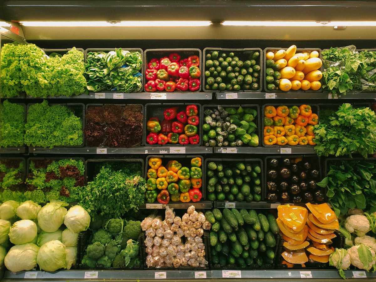 A produce shelf of fresh vegetables